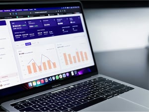 data-dashboard-laptop